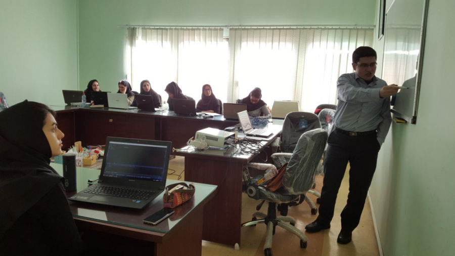 کلاس برنامه‌نویسی پایتون در ترم مهر ۹۶